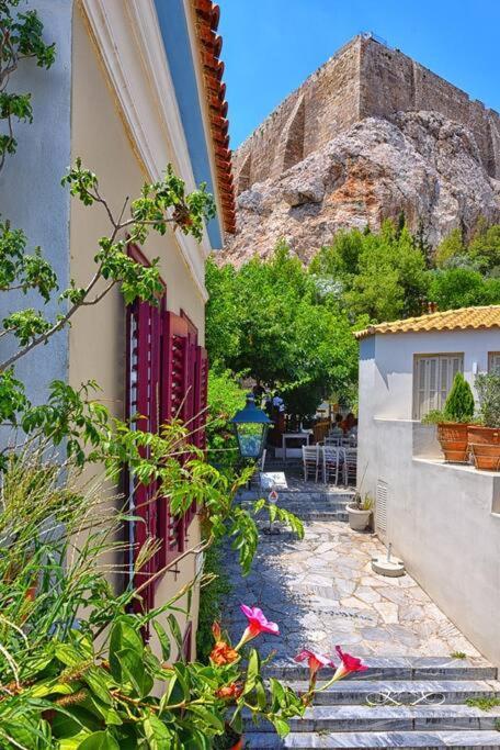 At The Foot Of Acropolis. Villa Athen Eksteriør billede